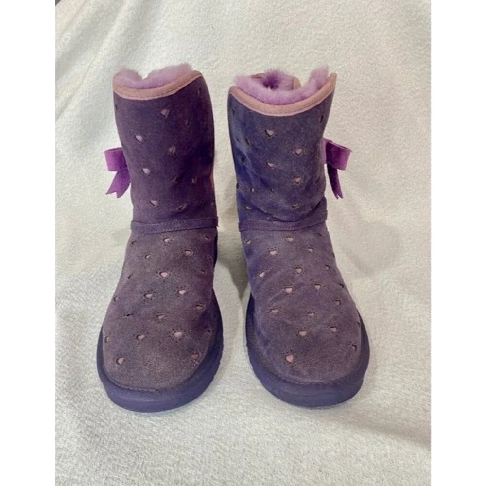 UGGS Joleigh Girls purple heart boots. Size 4 big girls